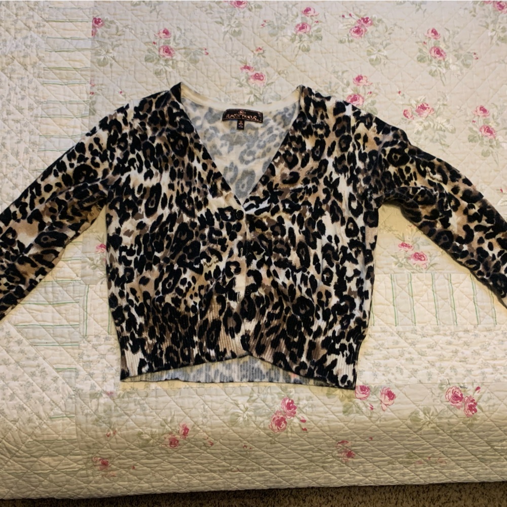 Short leopard cardigan.
